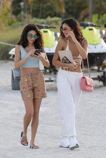 Chantel Jeffries feet photo thumbnail