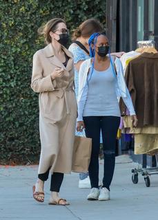 Angelina Jolie feet photo thumbnail