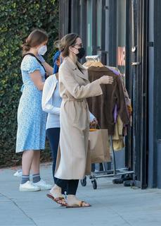 Angelina Jolie feet photo thumbnail