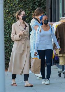 Angelina Jolie feet photo thumbnail