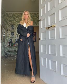 Doukissa Nomikou feet photo thumbnail