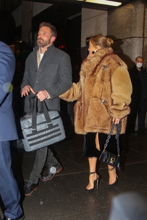 Jennifer Lopez feet photo thumbnail