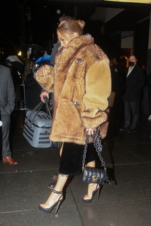 Jennifer Lopez feet photo thumbnail