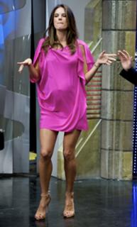 Alessandra Ambrosio feet photo thumbnail