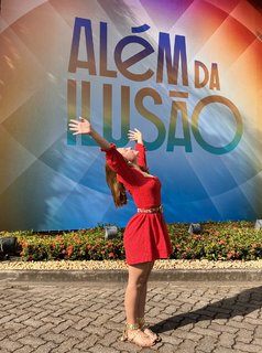 Larissa Manoela feet photo thumbnail