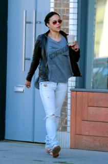 Michelle Rodriguez feet photo thumbnail