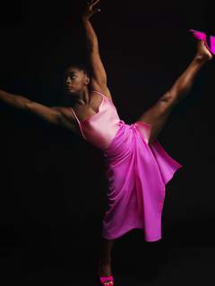 Simone Biles feet photo thumbnail