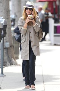 Cat Deeley feet photo thumbnail