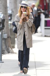 Cat Deeley feet photo thumbnail