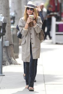 Cat Deeley feet photo thumbnail