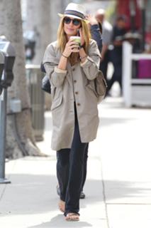 Cat Deeley feet photo thumbnail