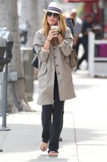 Cat Deeley feet photo thumbnail