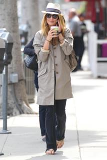 Cat Deeley feet photo thumbnail