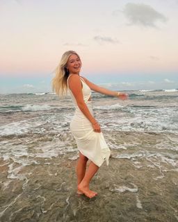 Katie Sigmond feet photo thumbnail