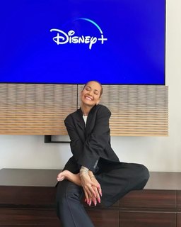 Rita Ora feet photo thumbnail