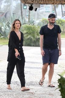 Alessandra Ambrosio feet photo thumbnail