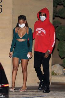 Halle Bailey feet photo thumbnail