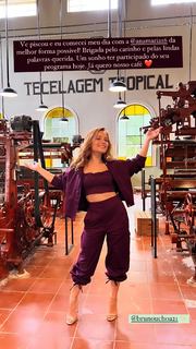 Larissa Manoela feet photo thumbnail