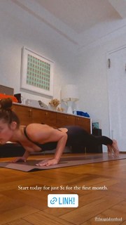 Nina Agdal feet photo thumbnail