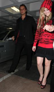 Avril Lavigne feet photo thumbnail