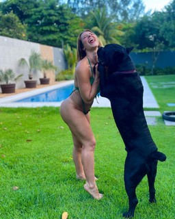 Paolla Oliveira feet photo thumbnail