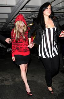 Avril Lavigne feet photo thumbnail