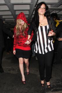 Avril Lavigne feet photo thumbnail