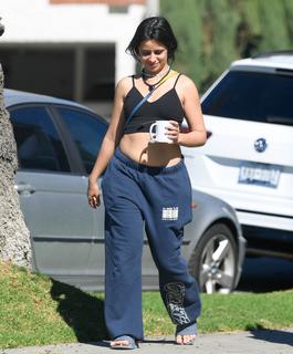 Camila Cabello feet photo thumbnail