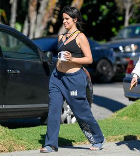 Camila Cabello feet photo thumbnail