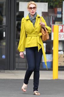 Katherine Heigl feet photo thumbnail