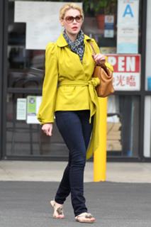 Katherine Heigl feet photo thumbnail