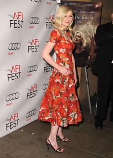 Kirsten Dunst feet photo thumbnail