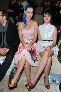 Katy Perry feet photo thumbnail