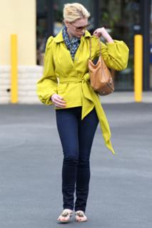 Katherine Heigl feet photo thumbnail