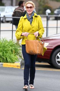 Katherine Heigl feet photo thumbnail