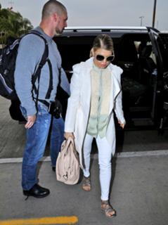 Fergie feet photo thumbnail