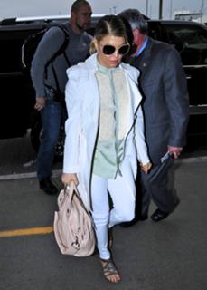 Fergie feet photo thumbnail