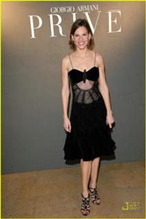Hilary Swank feet photo thumbnail