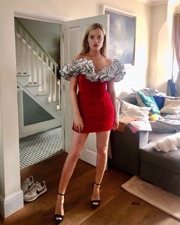 Laura Whitmore feet photo thumbnail