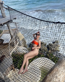 Cynthia Rodríguez feet photo thumbnail