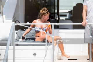 Coleen Rooney feet photo thumbnail