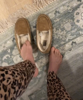 Elizabeth Henstridge feet photo 1