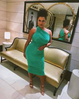 Joy Taylor feet photo thumbnail