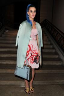 Katy Perry feet photo thumbnail