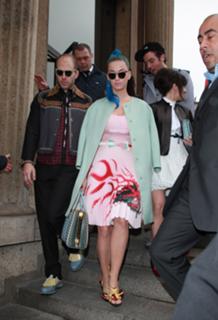 Katy Perry feet photo thumbnail