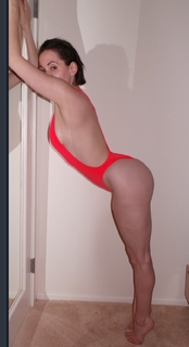 Rose McGowan feet photo 3