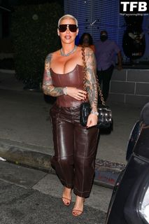 Amber Rose feet photo thumbnail
