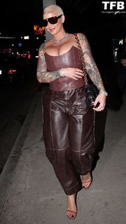 Amber Rose feet photo thumbnail