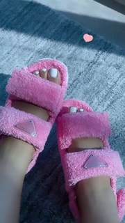 Chloe Bailey feet photo thumbnail