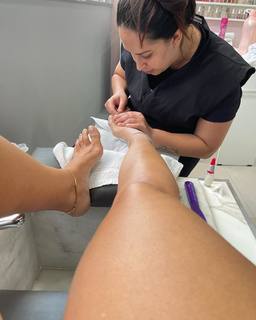 Karin Klemp feet photo thumbnail